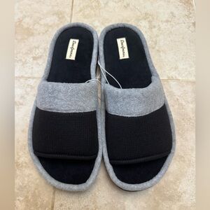 NWT Men’s Dearfoams Black and Gray Slippers 13/14